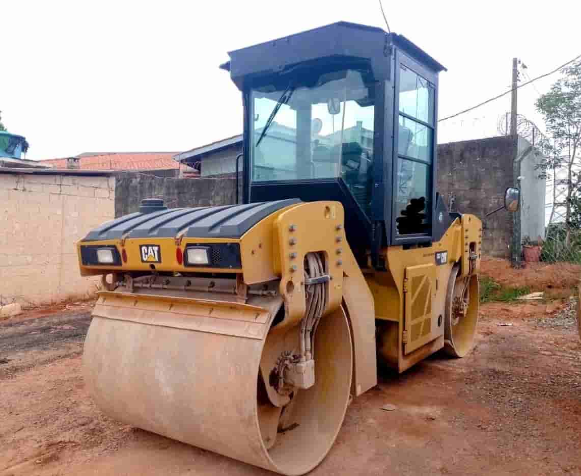 Rolo Compactador Caterpillar CB14 2022