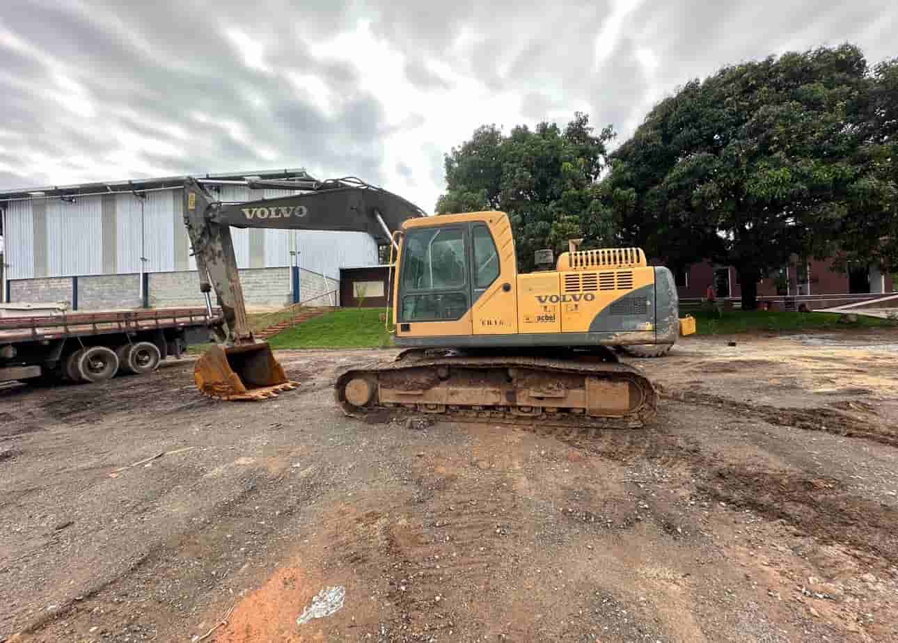 Escavadeira Volvo EC210B 2009