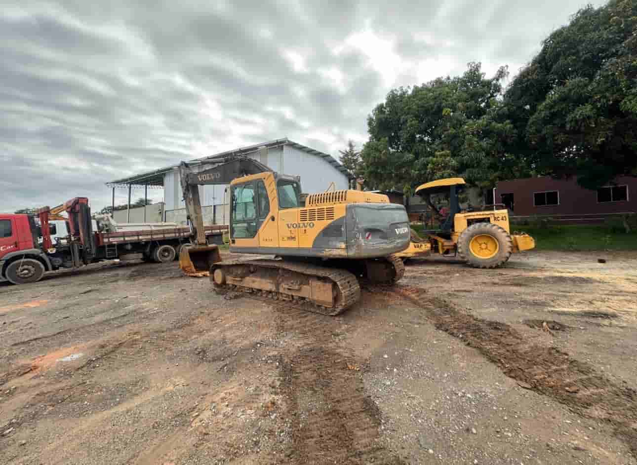 Escavadeira Volvo EC210B 2009