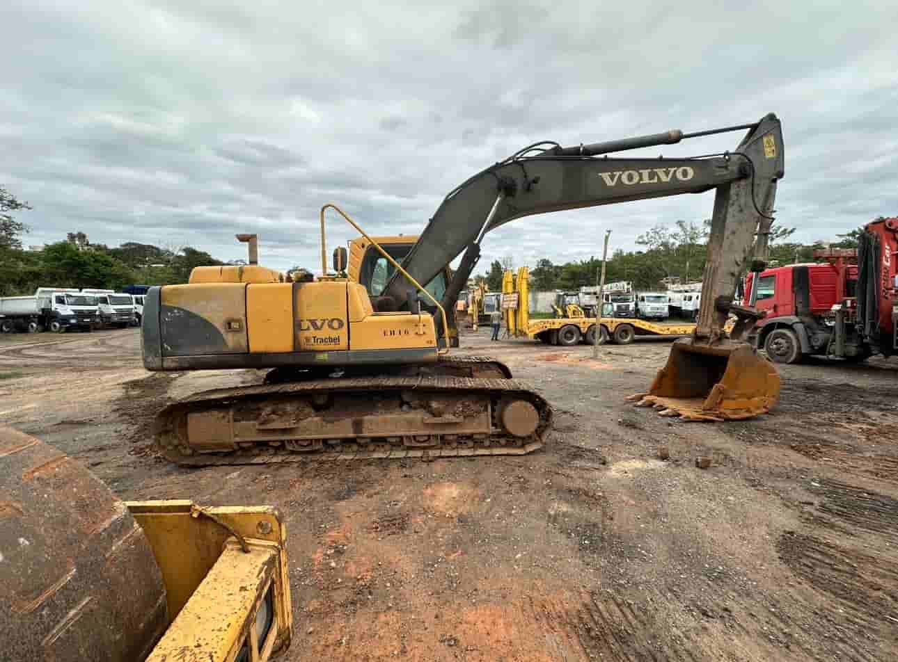 Escavadeira Volvo EC210B 2009