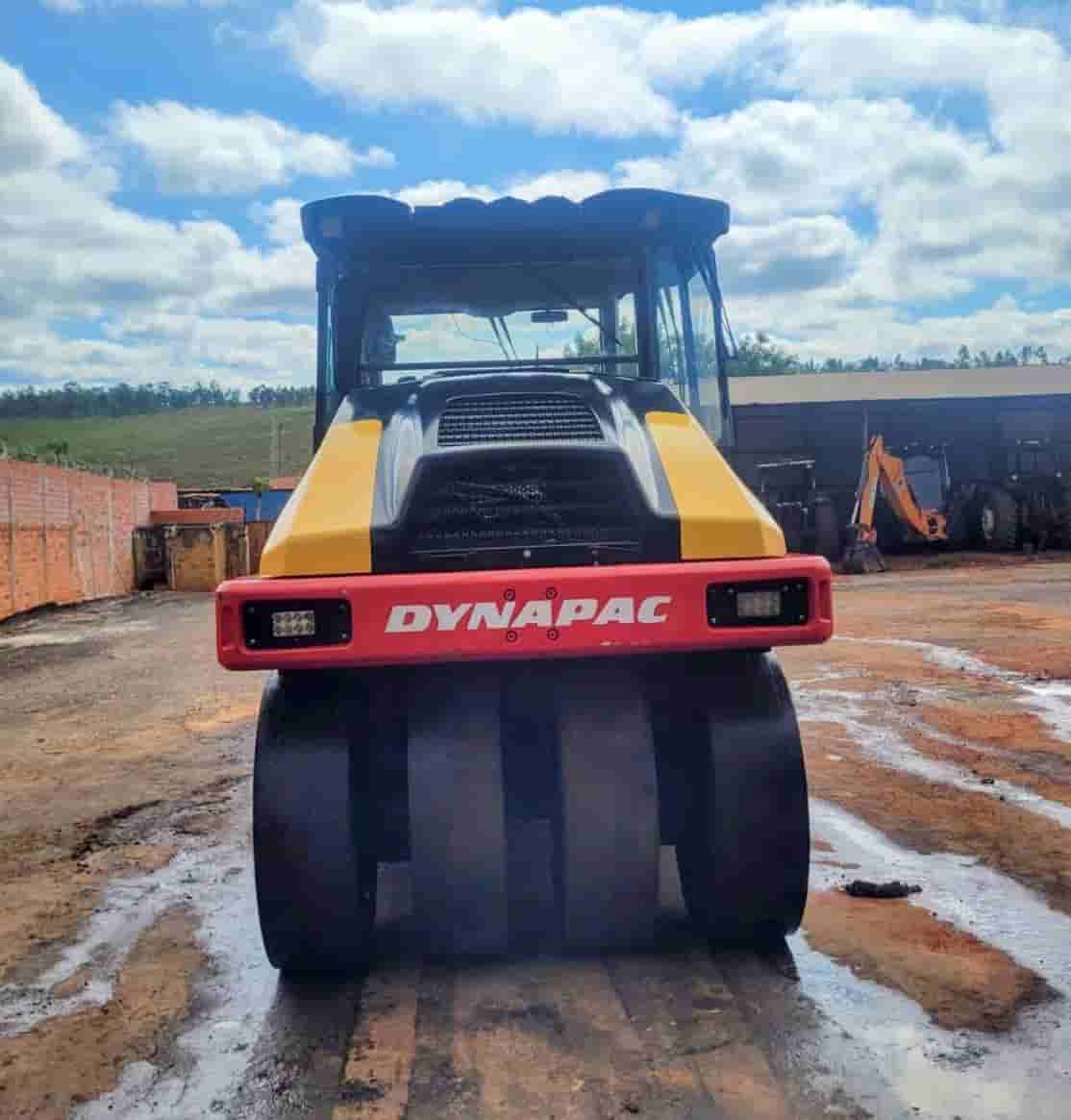 Rolo Compactador Dynapac CP224 2012