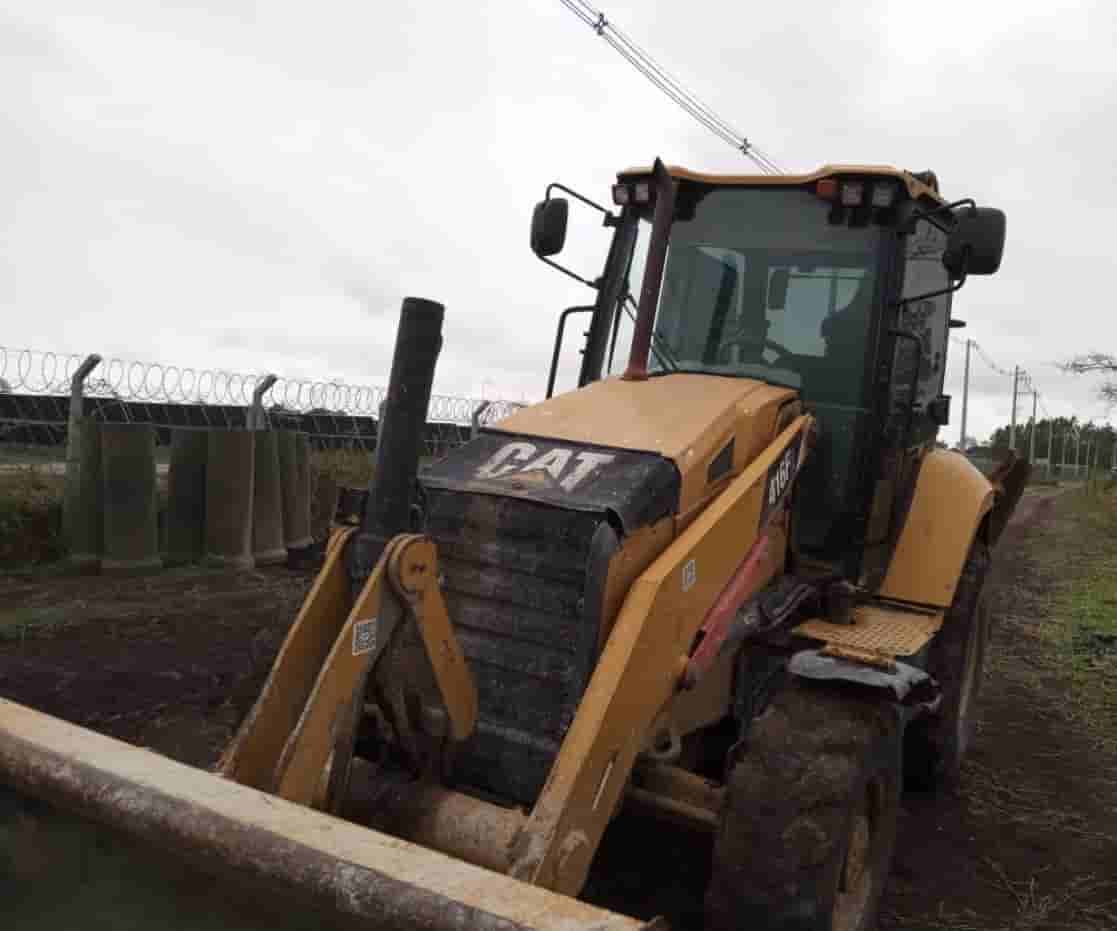 Retroescavadeira Caterpillar 416F2 2016