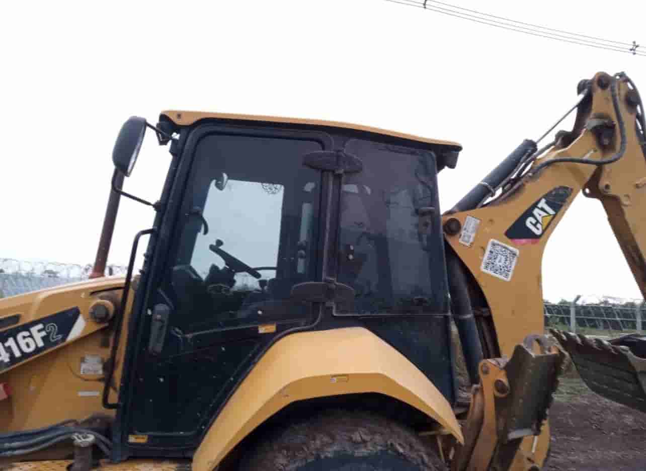 Retroescavadeira Caterpillar 416F2 2016