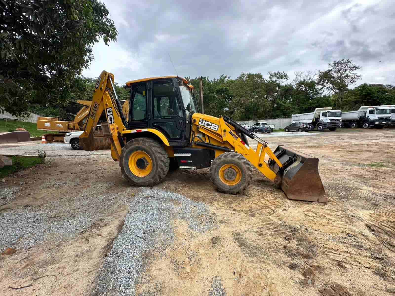 Retroescavadeira JCB 3CX