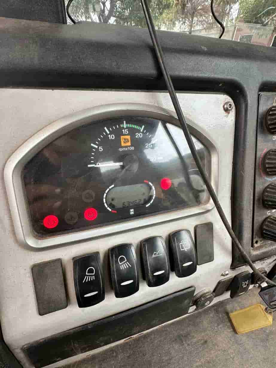 Retroescavadeira JCB 3CX