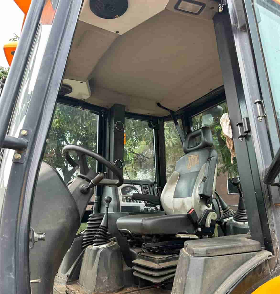 Retroescavadeira JCB 3CX
