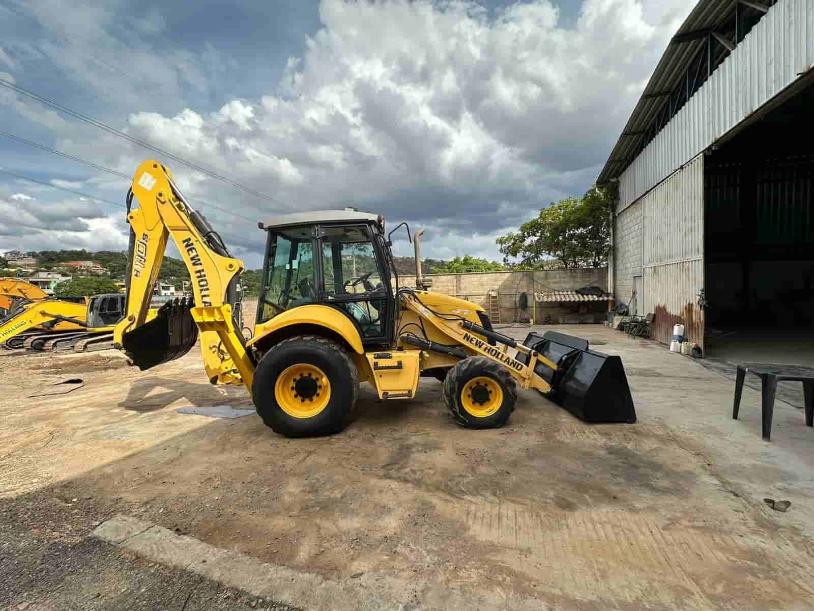 Retroescavadeira New Holland B110B
