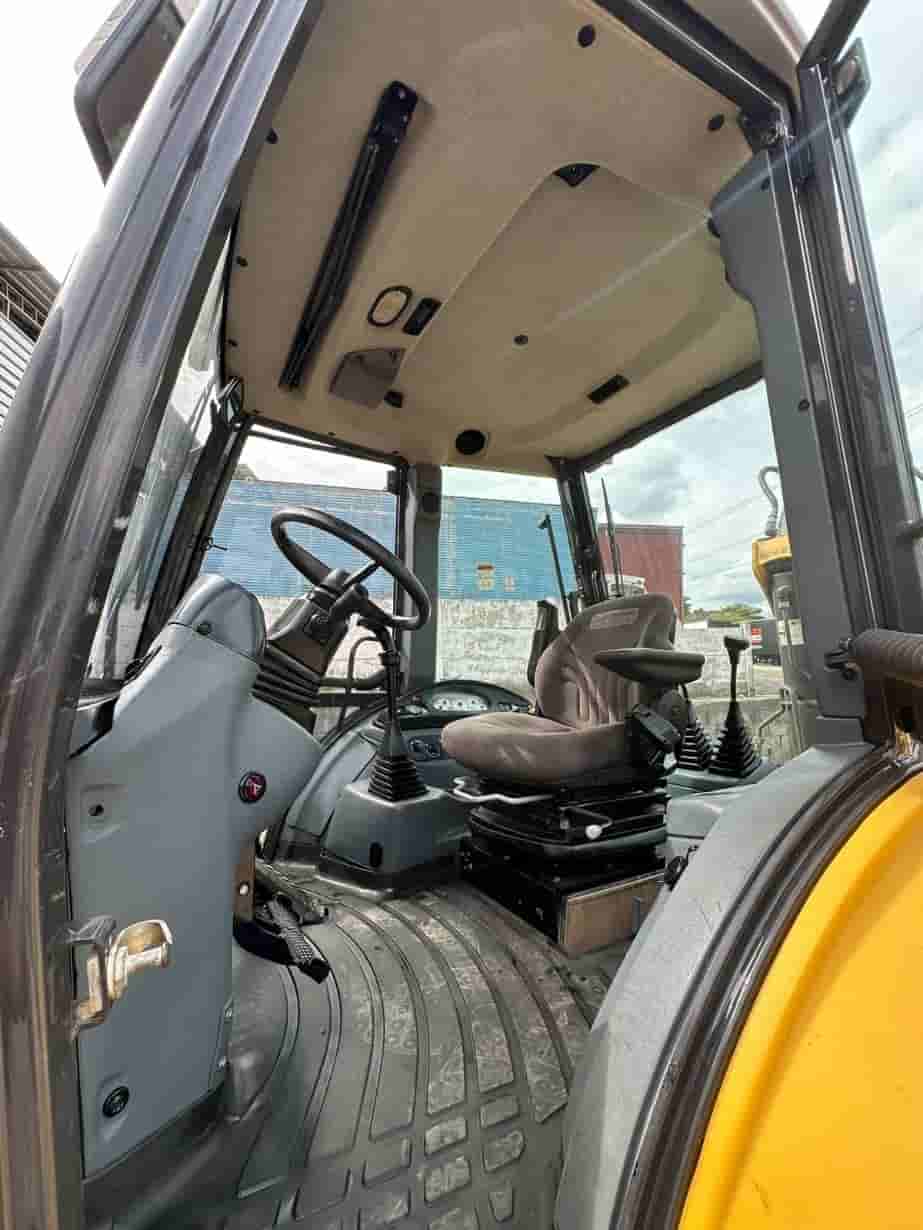 Retroescavadeira New Holland B110B
