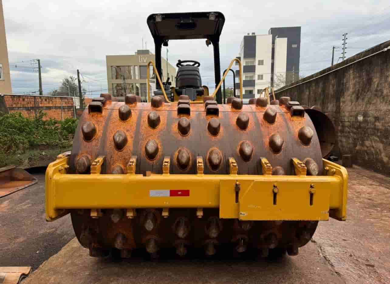 Rolo Compactador Caterpillar CP 533E 2010