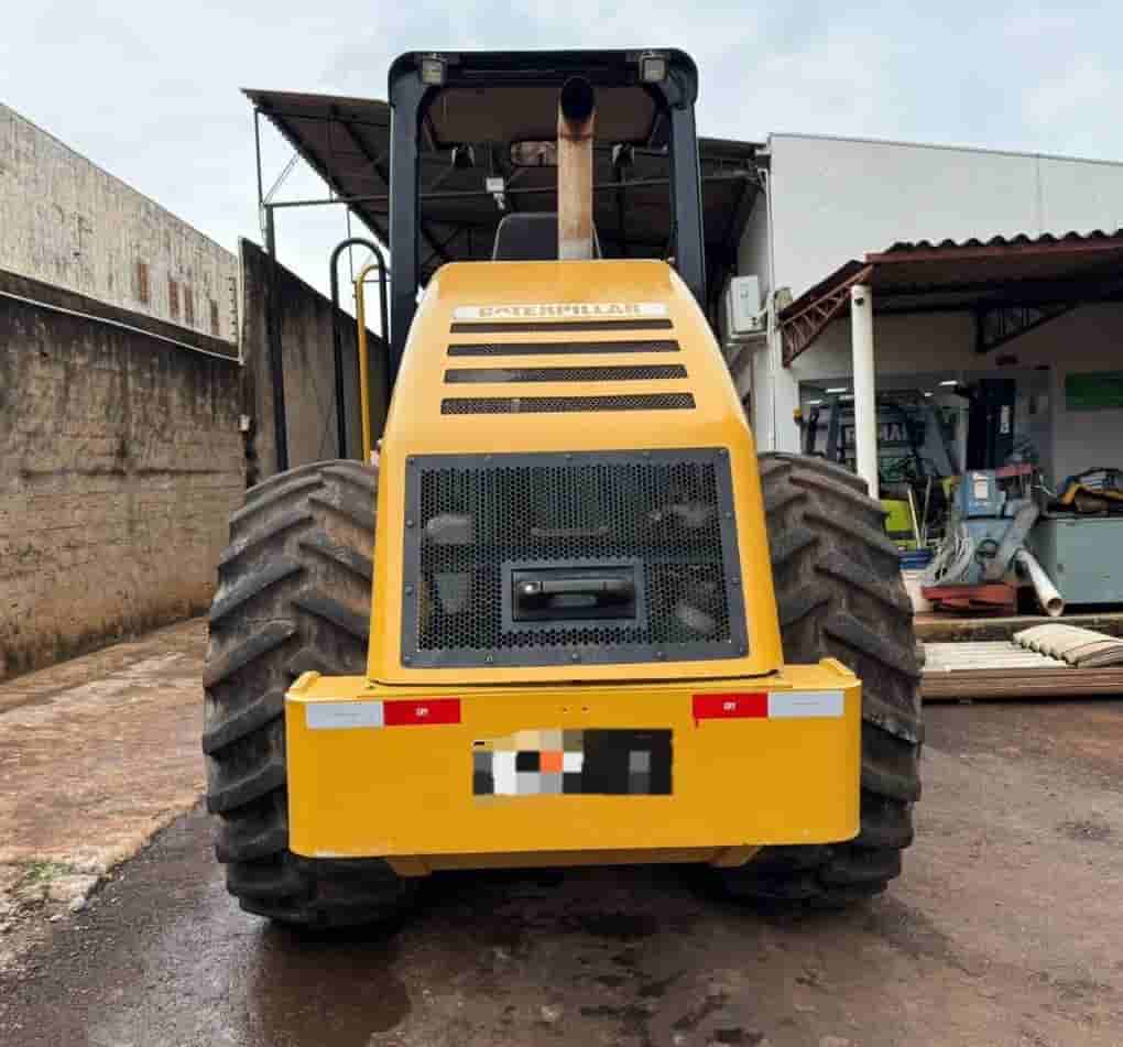 Rolo Compactador Caterpillar CP 533E 2010