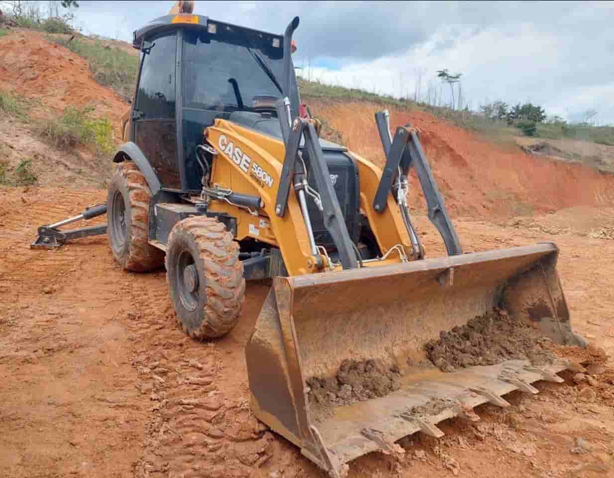 Retroescavadeira Case Construction 580N 2024