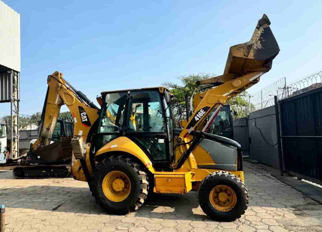 Retroescavadeira Caterpillar 416E  2014