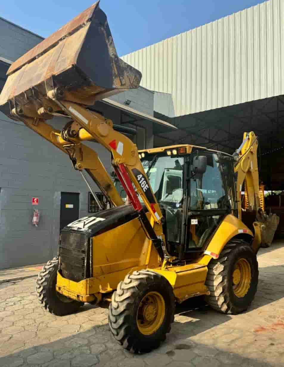 Retroescavadeira Caterpillar 416E  2014