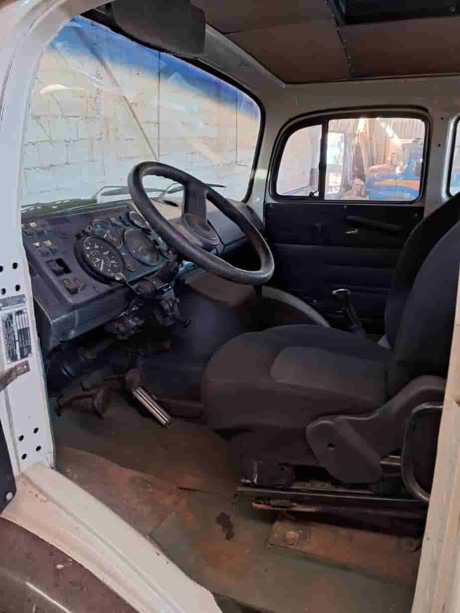 Caminhão Mecedes Benz MB1525 LS 4x2  1989