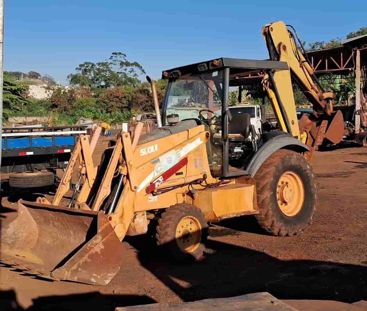 Retroescavadeira CASE  580M 2007