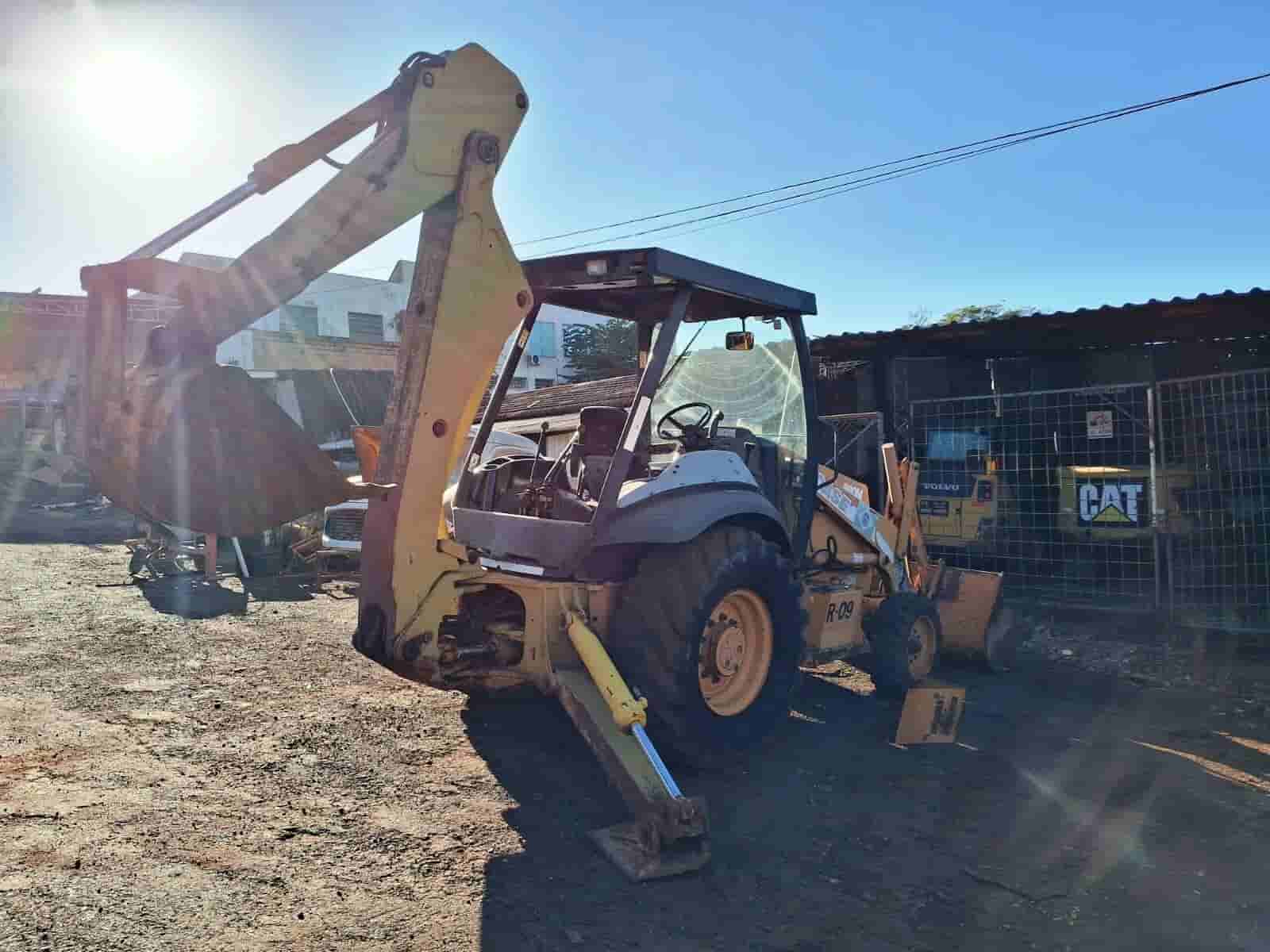 Retroescavadeira CASE  580M 2007