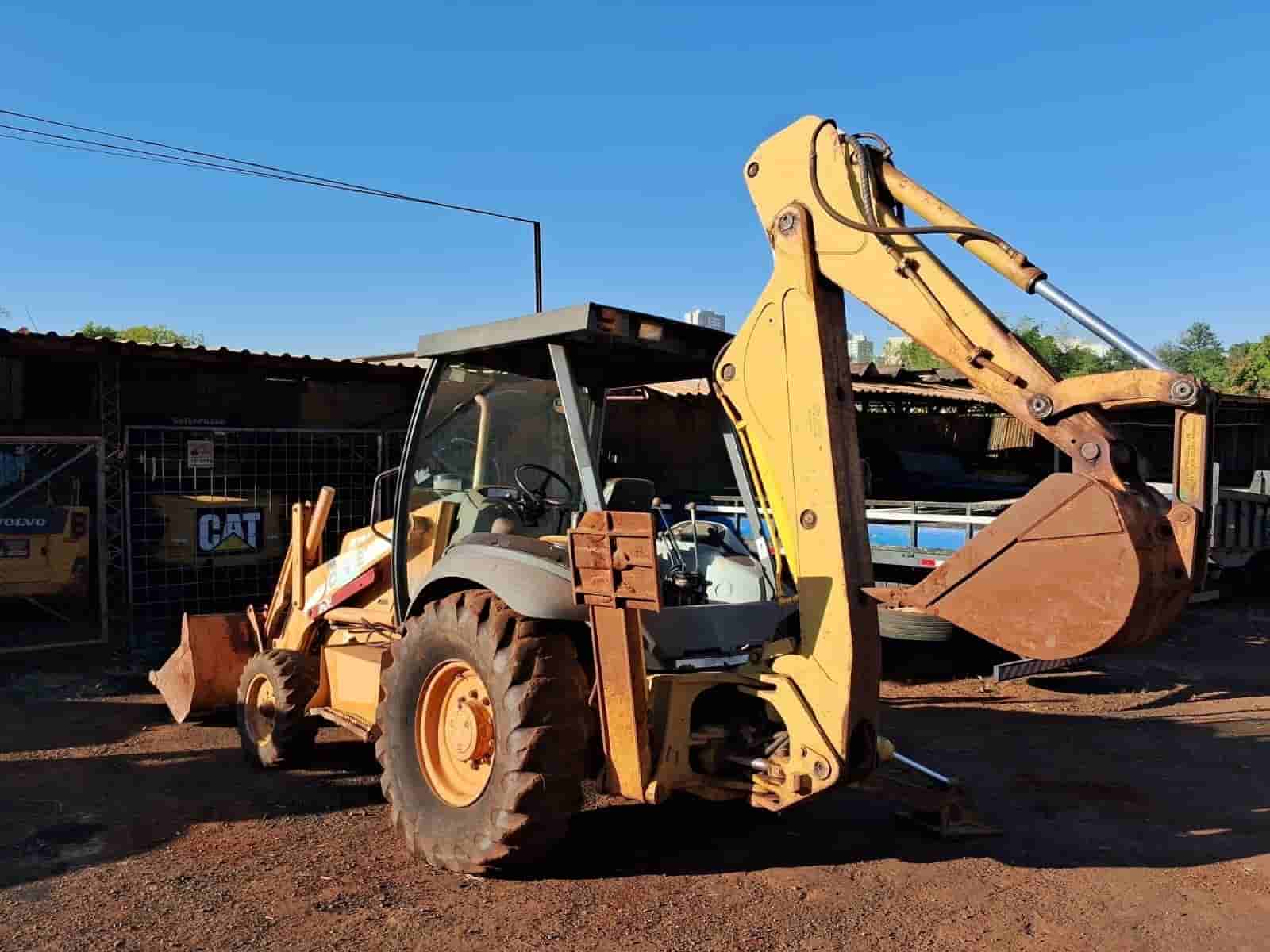 Retroescavadeira CASE  580M 2007