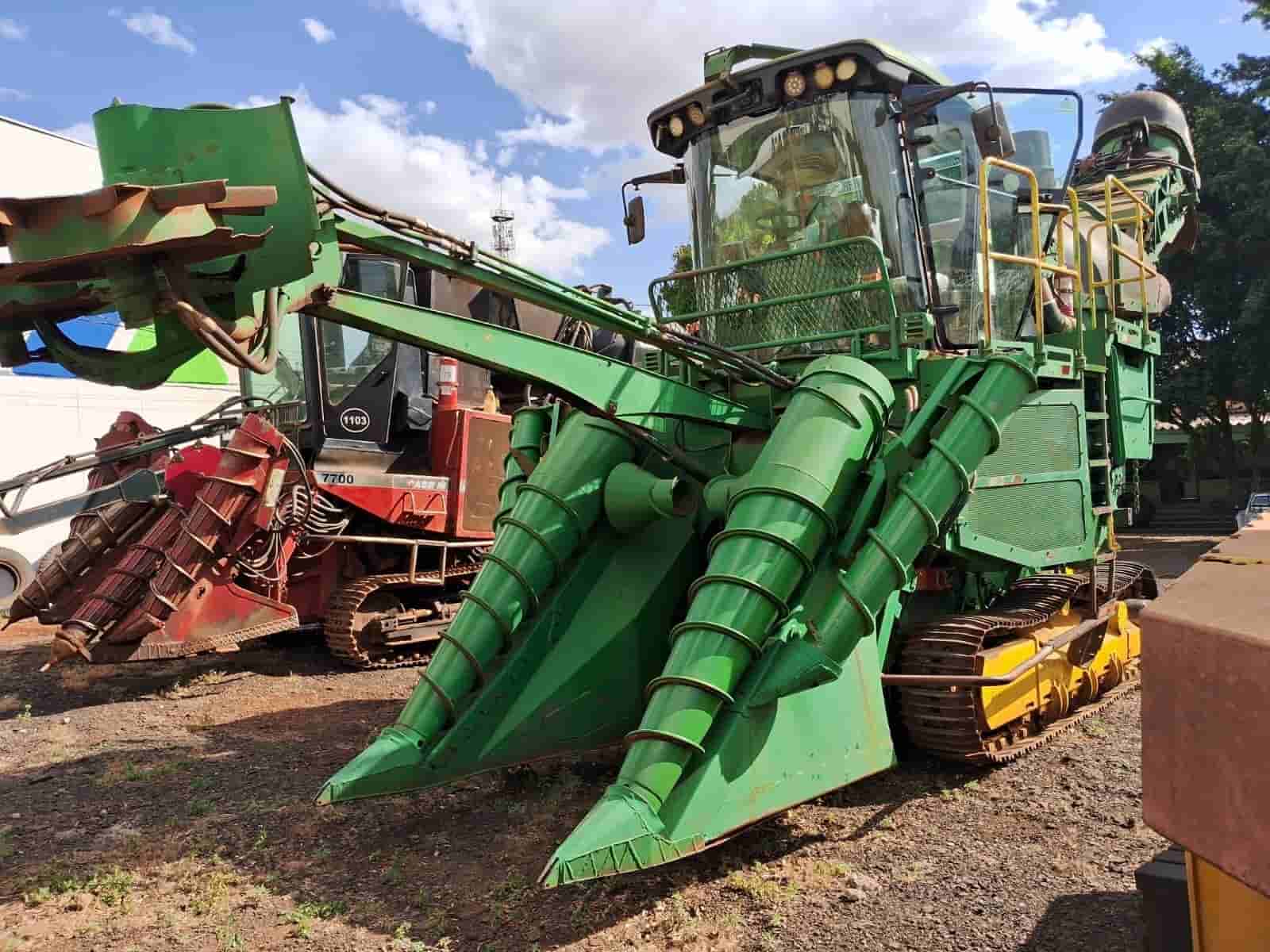 Colheitadeira John Deere 3520  2015