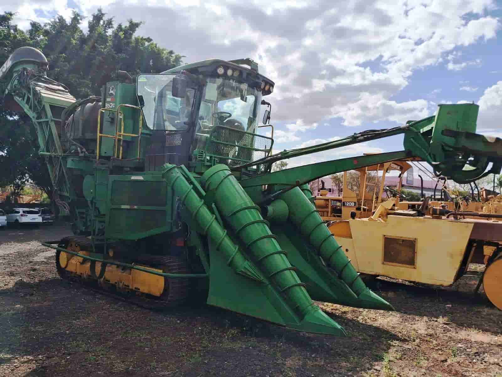 Colheitadeira John Deere 3520  2015