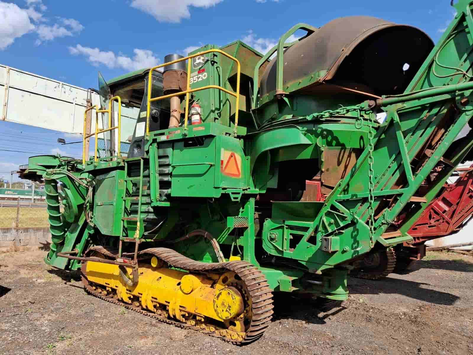 Colheitadeira John Deere 3520  2015