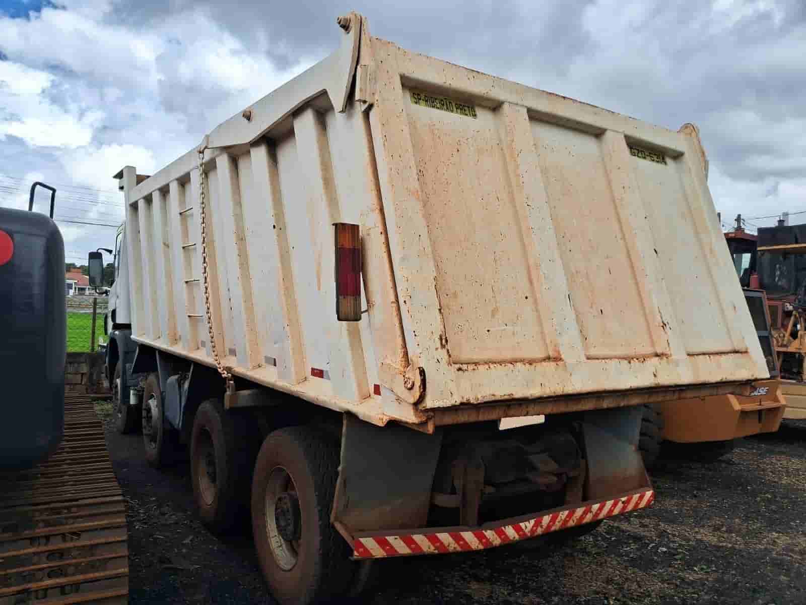 Caminhão Scania R400 2002