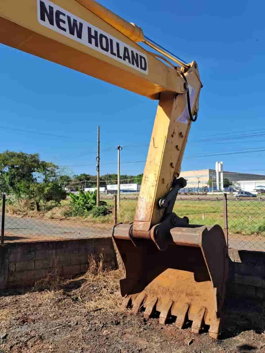Escavadeira New Holland  E215 B 2010