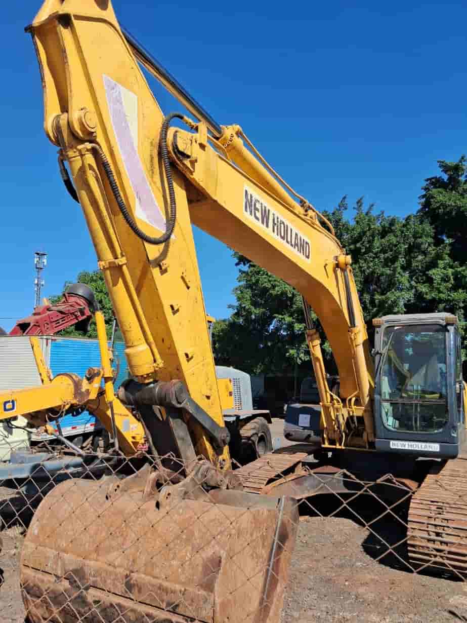 Escavadeira New Holland  E215 B 2010