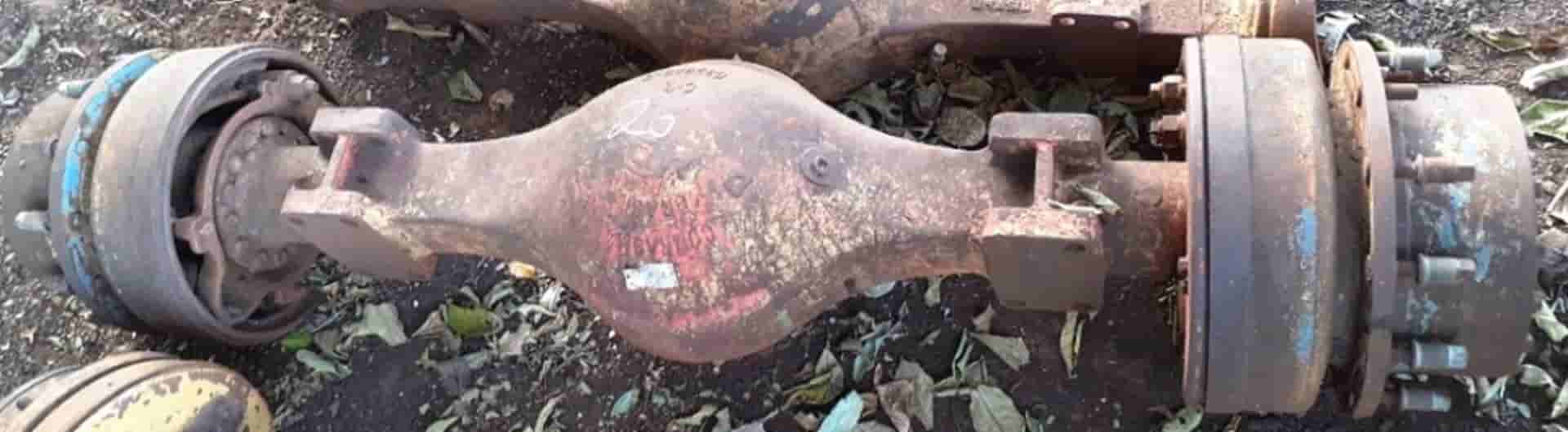 Peça Outros  Eixo traseiro da escavadeira Poclain LY2P 1991