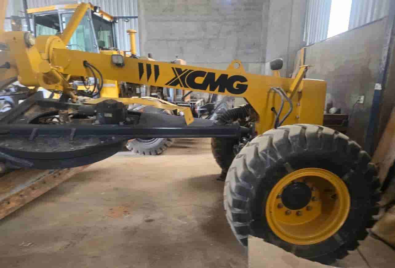 Motoniveladora XCMG GR1803BR 2024