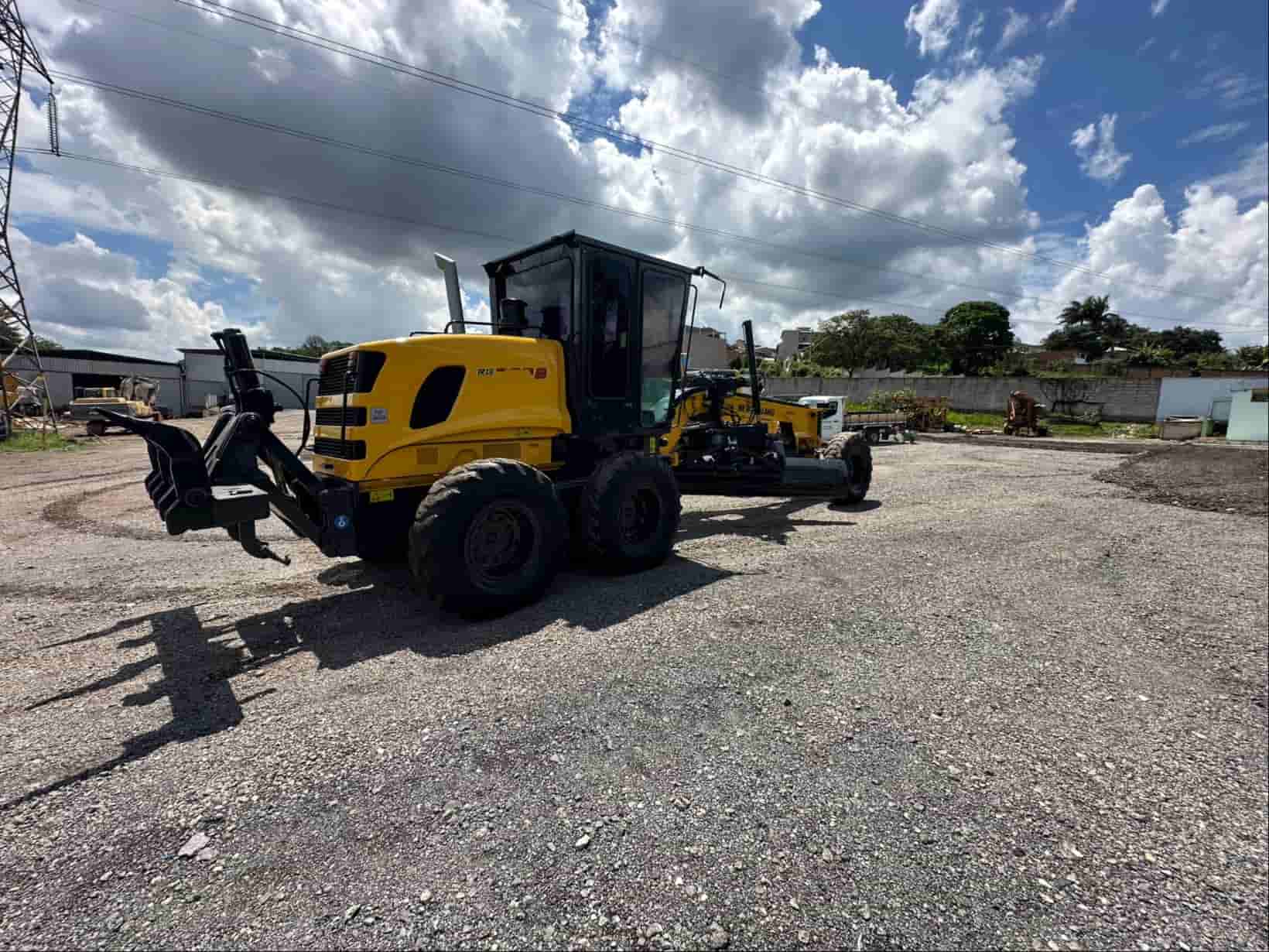 Motoniveladora New Holland RG170B 2009