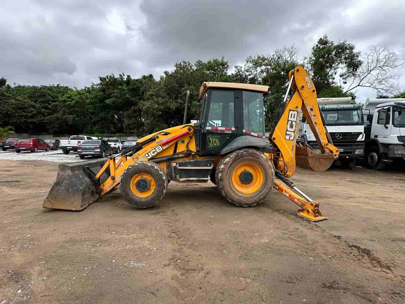 Retroescavadeira JCB 3C 2013