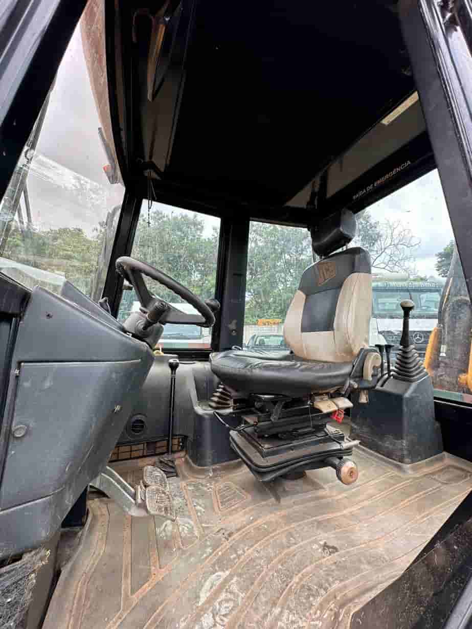 Retroescavadeira JCB 3C 2013