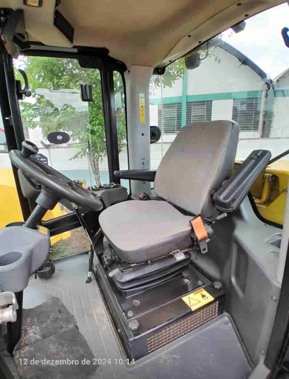 Rolo Compactador Caterpillar CS54B 2021