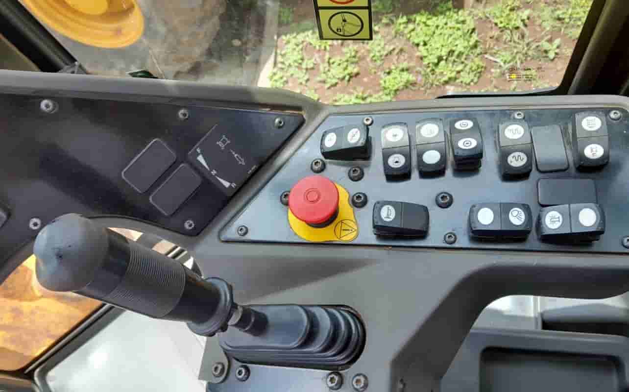 Rolo Compactador Caterpillar CS54B 2021