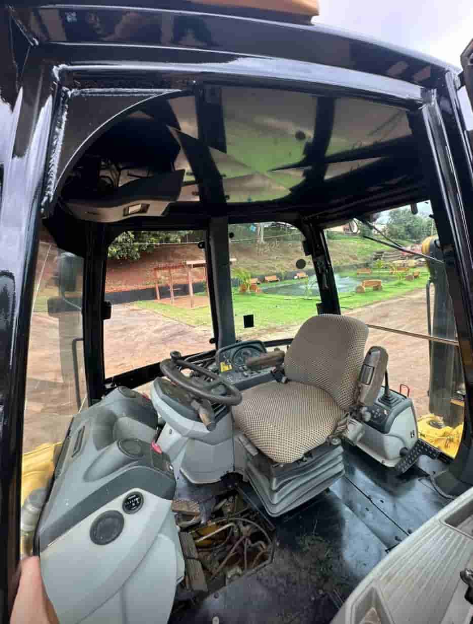 Retroescavadeira Caterpillar 416E 2013