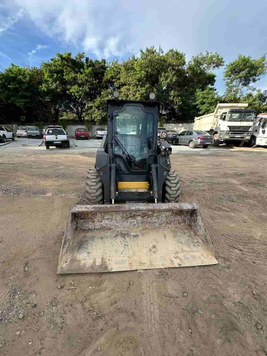 Mini Carregadeira New Holland L220 2018