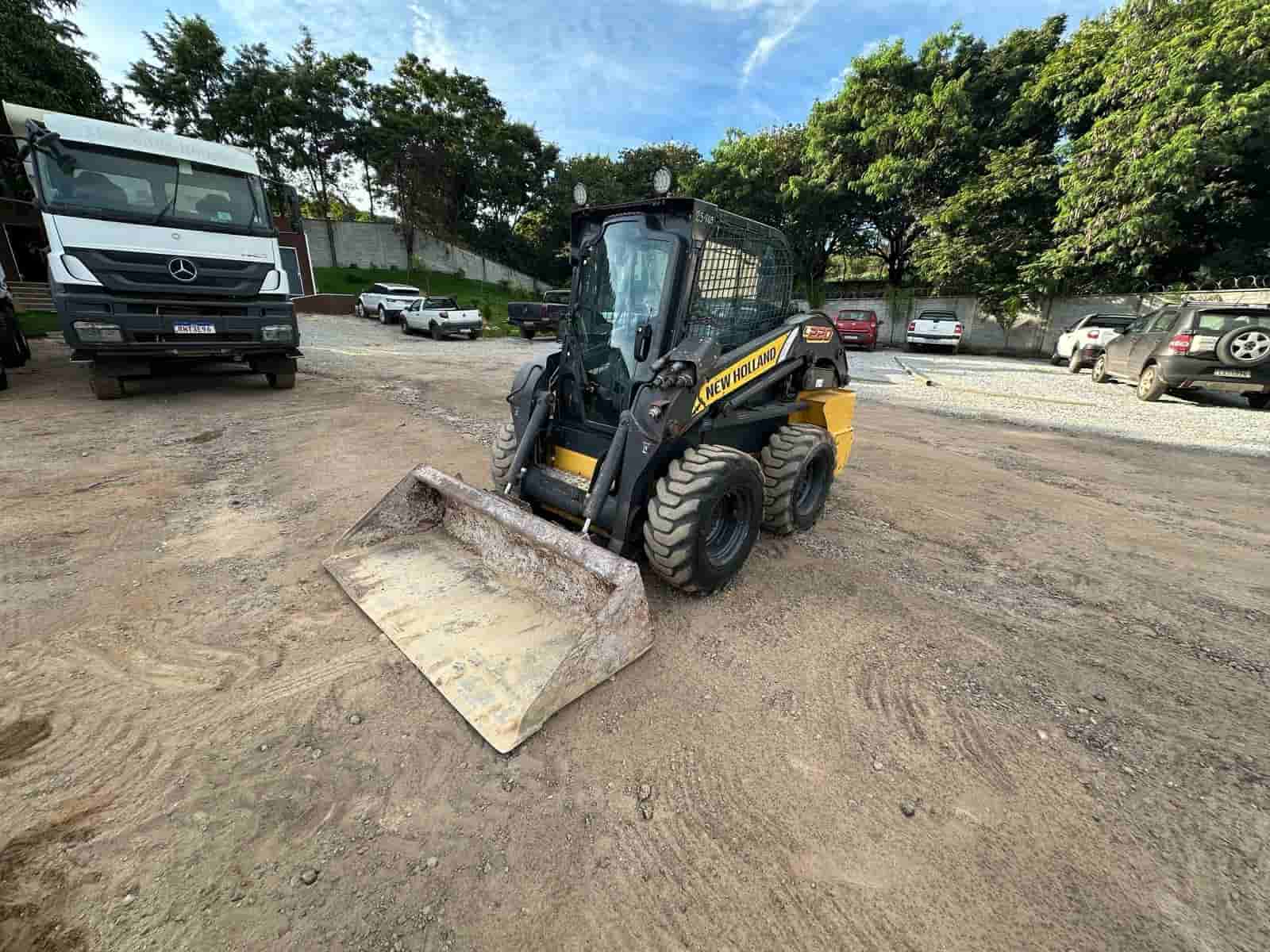 Mini Carregadeira New Holland L220 2018