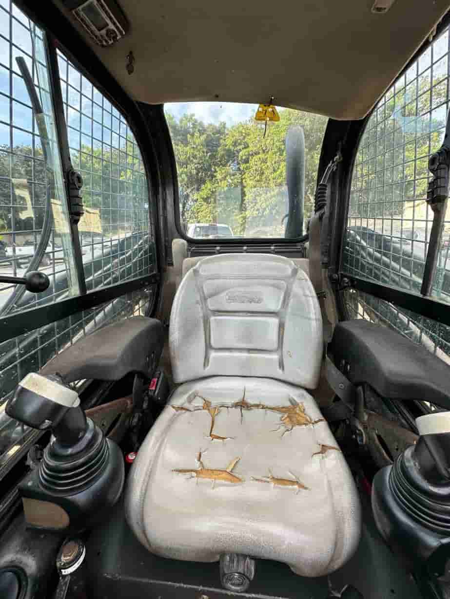 Mini Carregadeira New Holland L220 2018