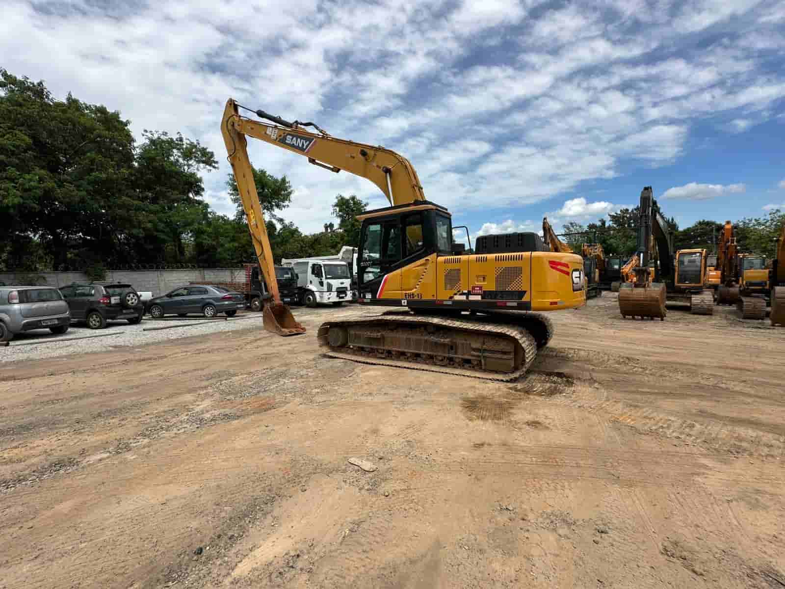Escavadeira SANY SY215 C-9 2023