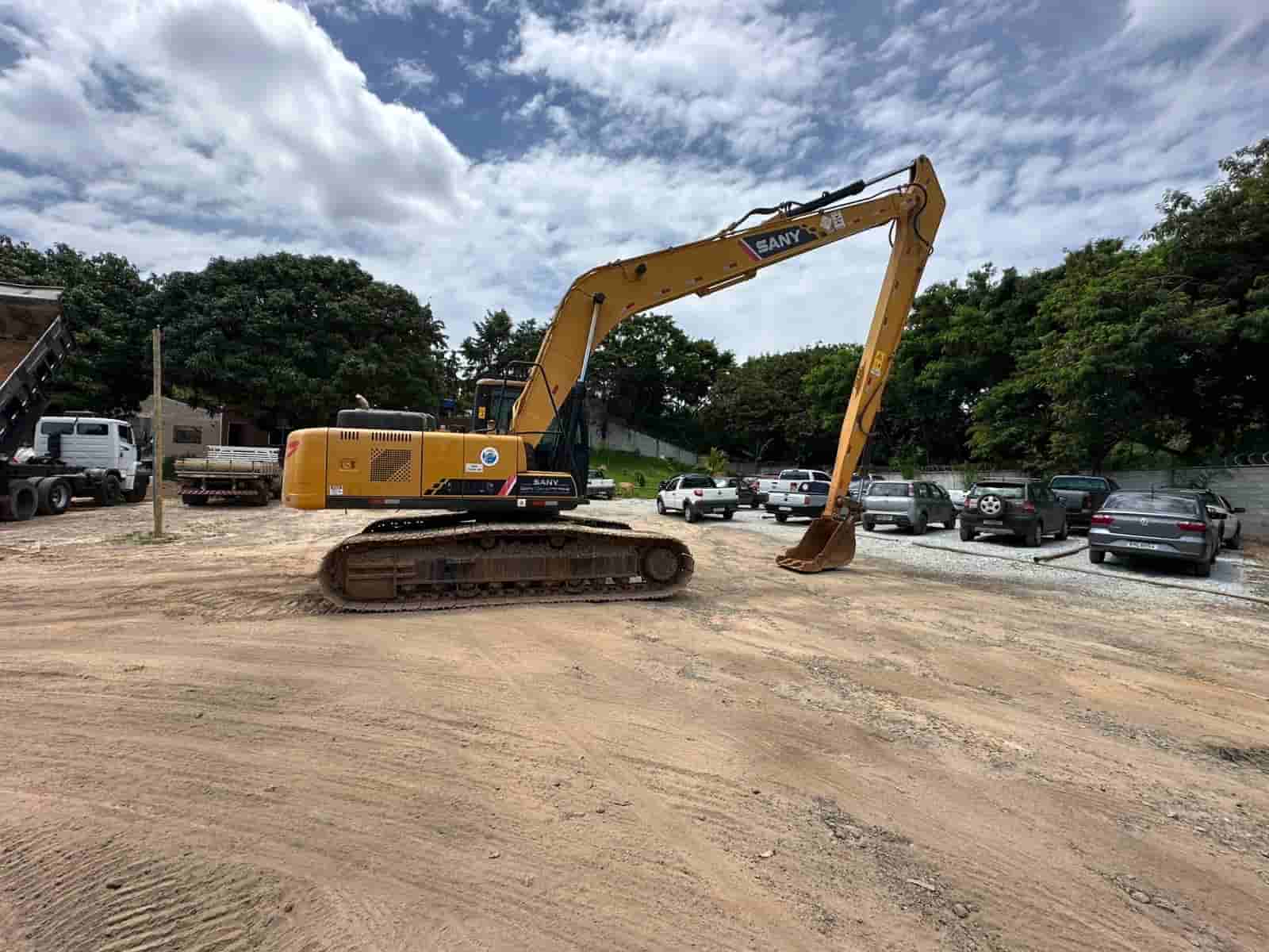 Escavadeira SANY SY215 C-9 2023