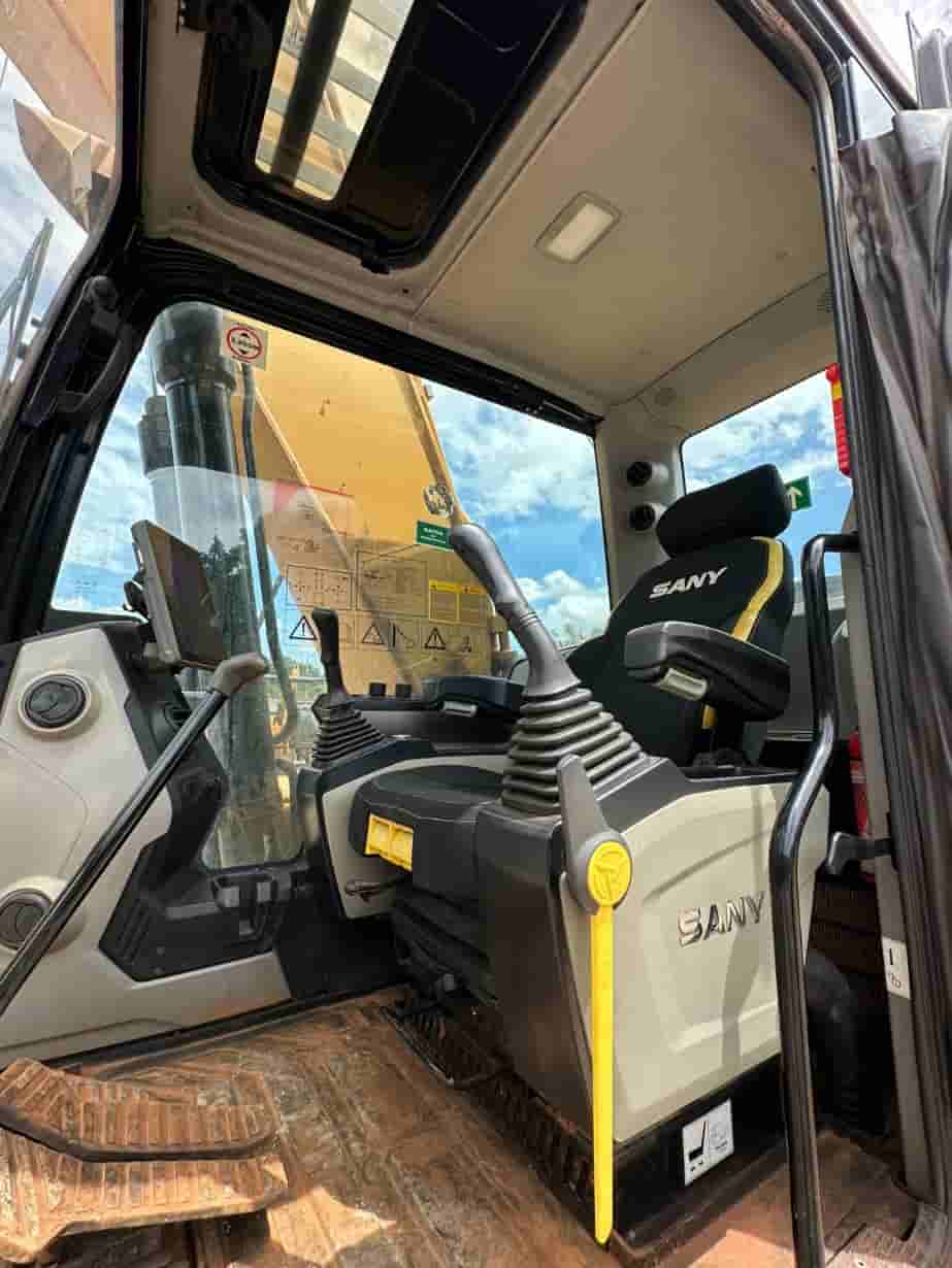Escavadeira SANY SY215 C-9 2023