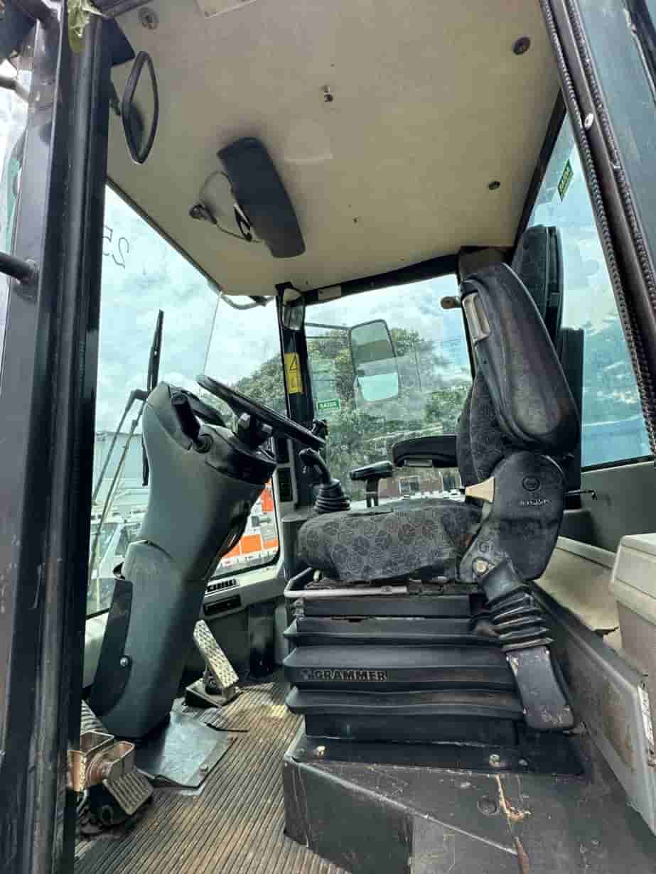 Pá Carregadeira New Holland W130