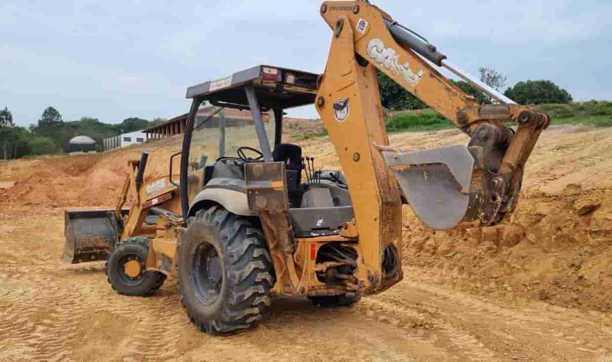 Retroescavadeira Case 580N 2012