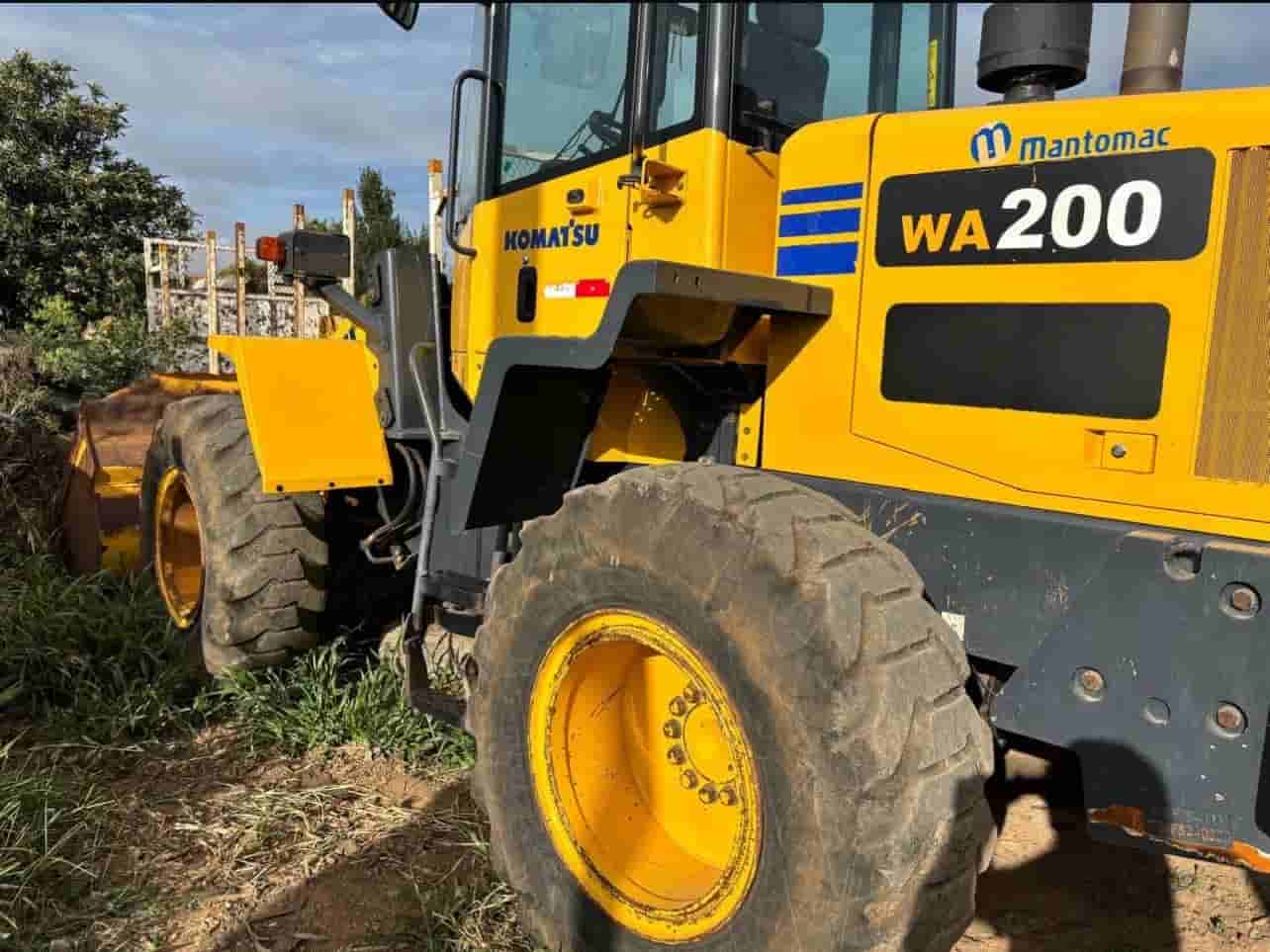 Pá Carregadeira Komatsu WA 200 2020