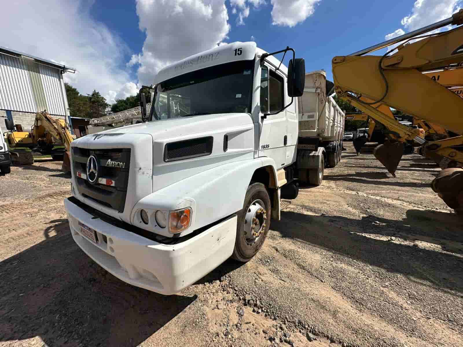 Caminhão Mecedes Benz Atron 1635 2014
