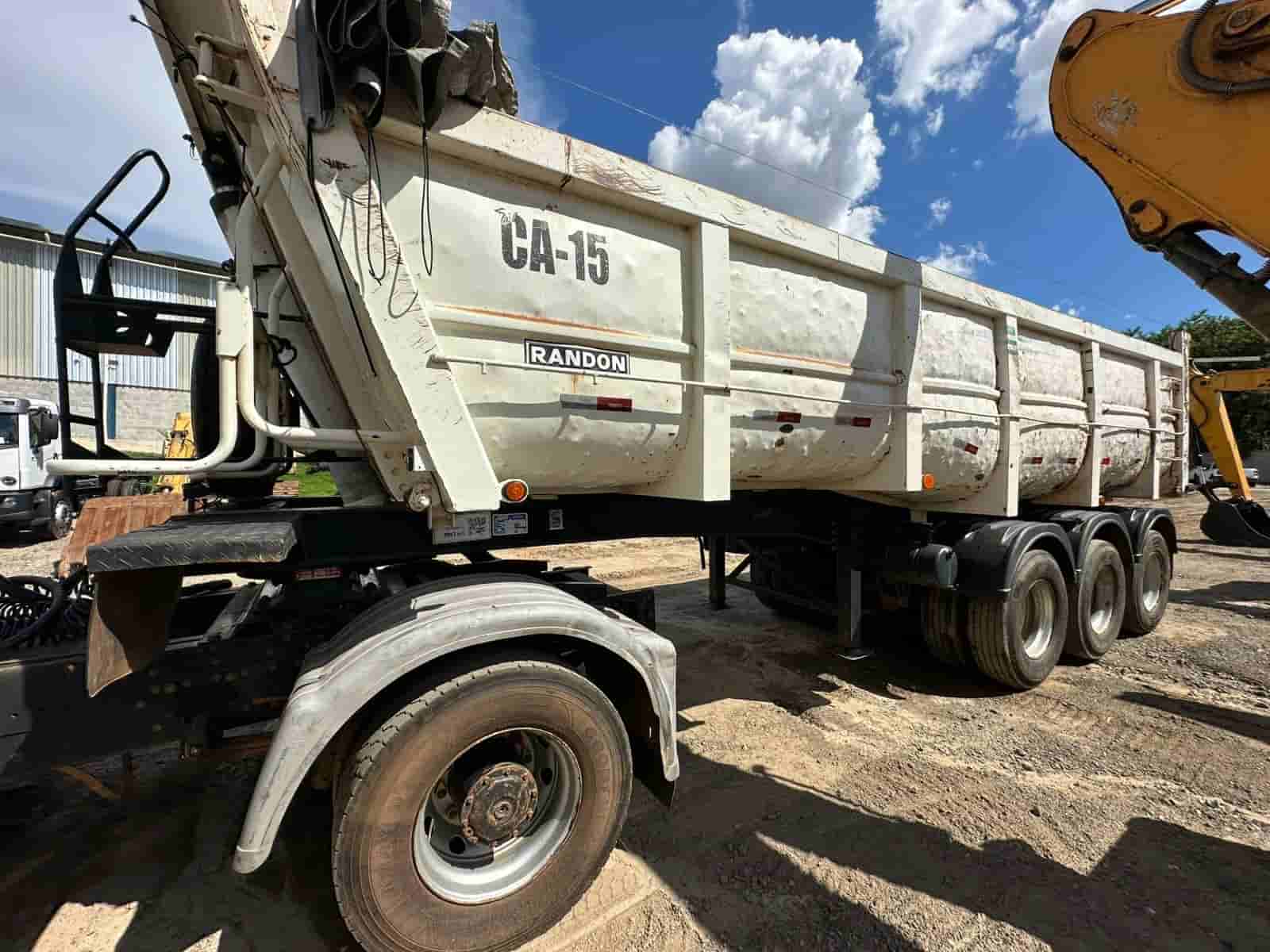 Caminhão Mecedes Benz Atron 1635 2014