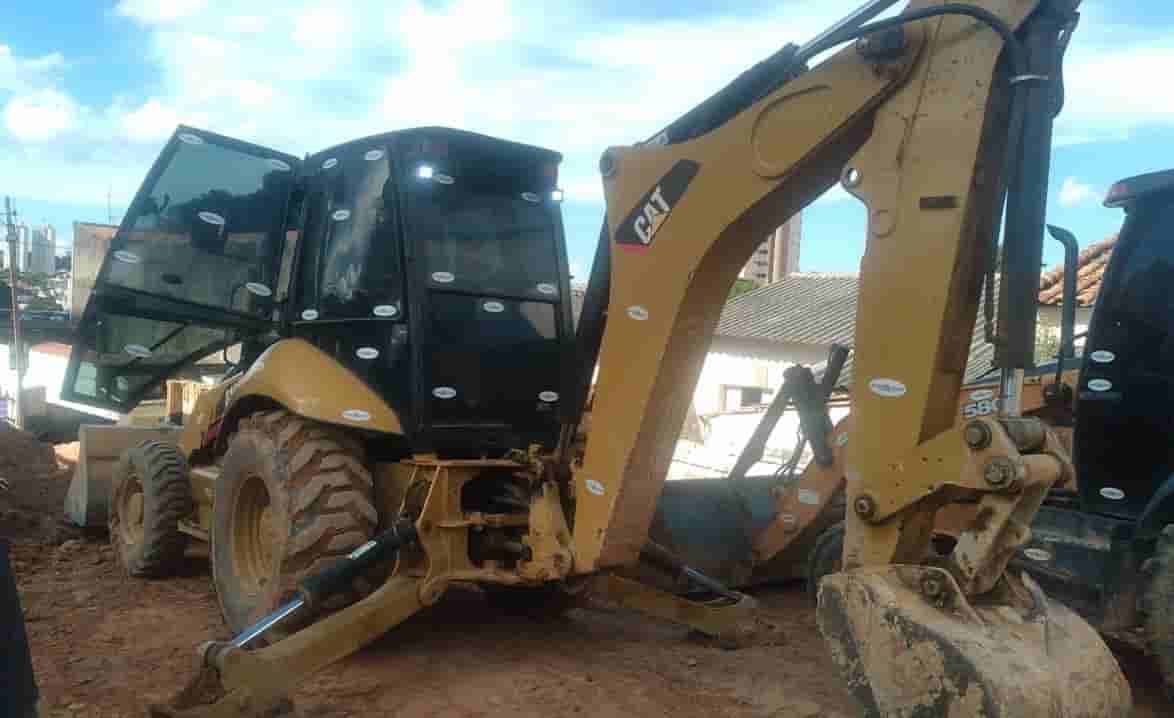 Retroescavadeira Caterpillar 416E 2015