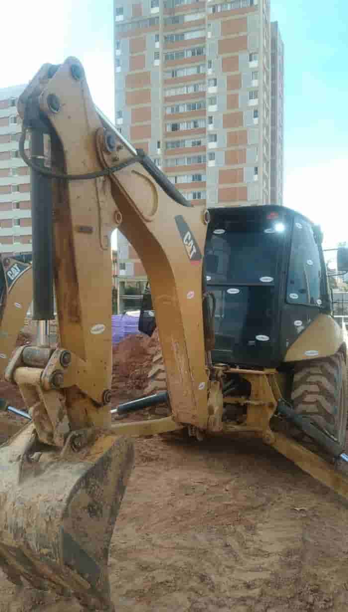 Retroescavadeira Caterpillar 416E 2015