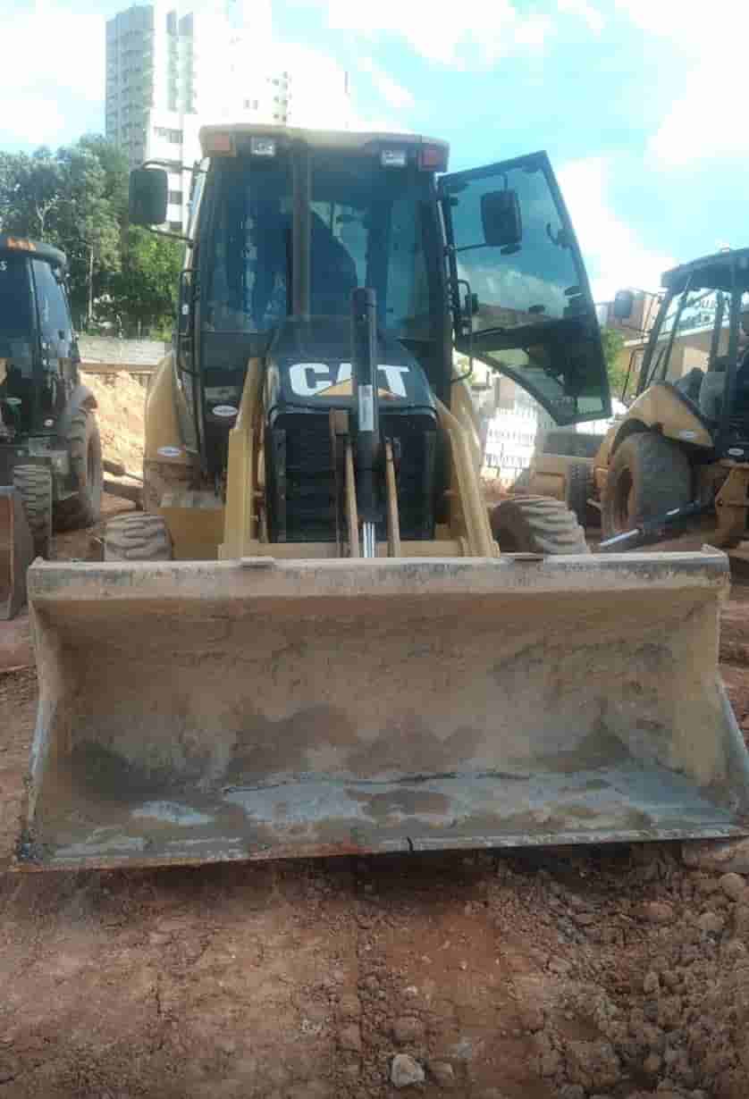 Retroescavadeira Caterpillar 416E 2015