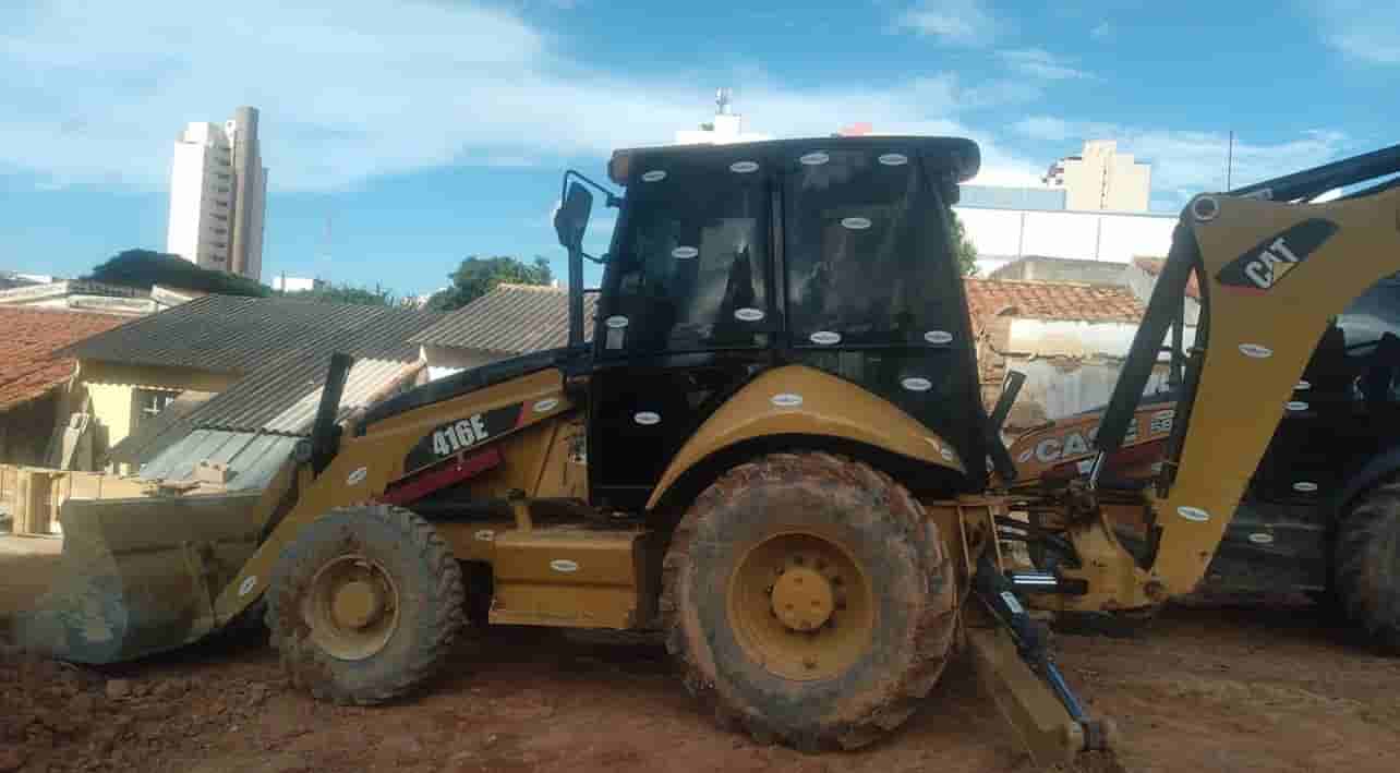 Retroescavadeira Caterpillar 416E 2015